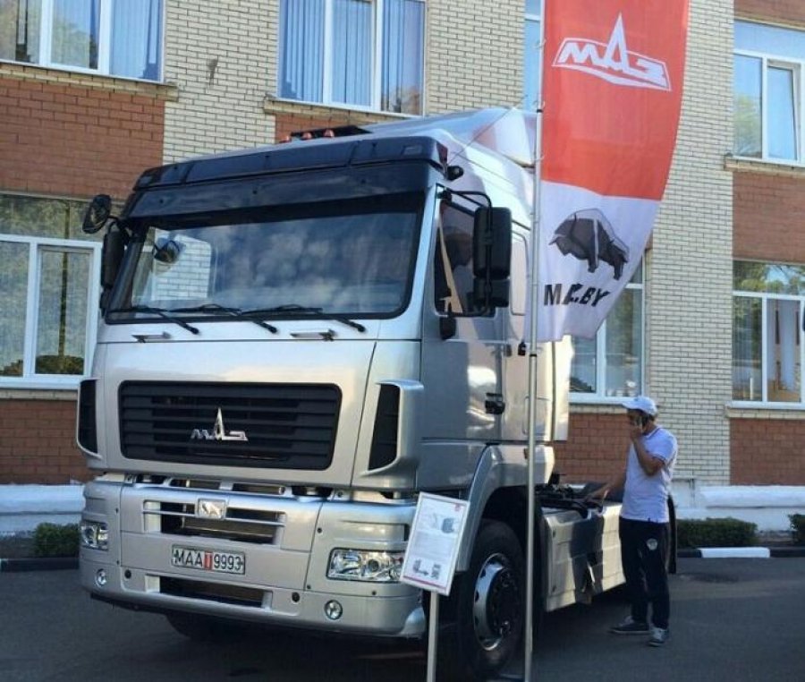 Тягач МАЗ-5440Е9 представили в новой модификации