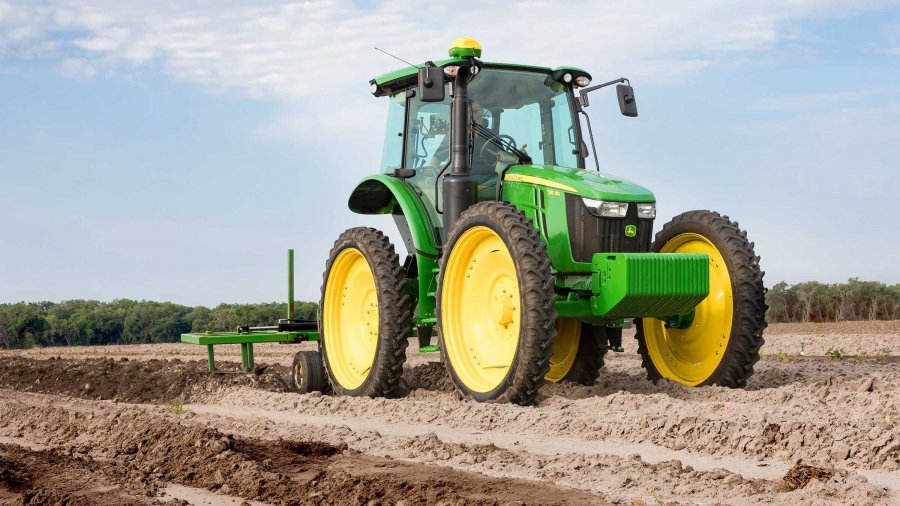 John Deere вывел на рынок новый премиальный сельхозтрактор